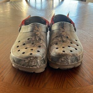 Camo crocs!